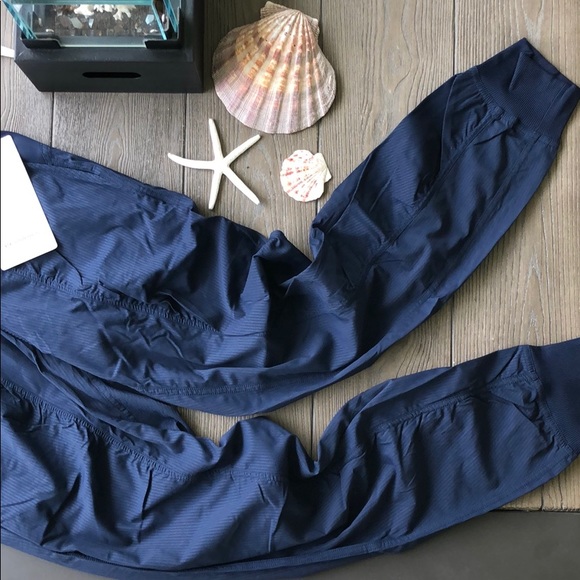 🌴🌼LULULEMON- DANCE STUDIO PANTS🌼🌴 - Picture 4 of 8